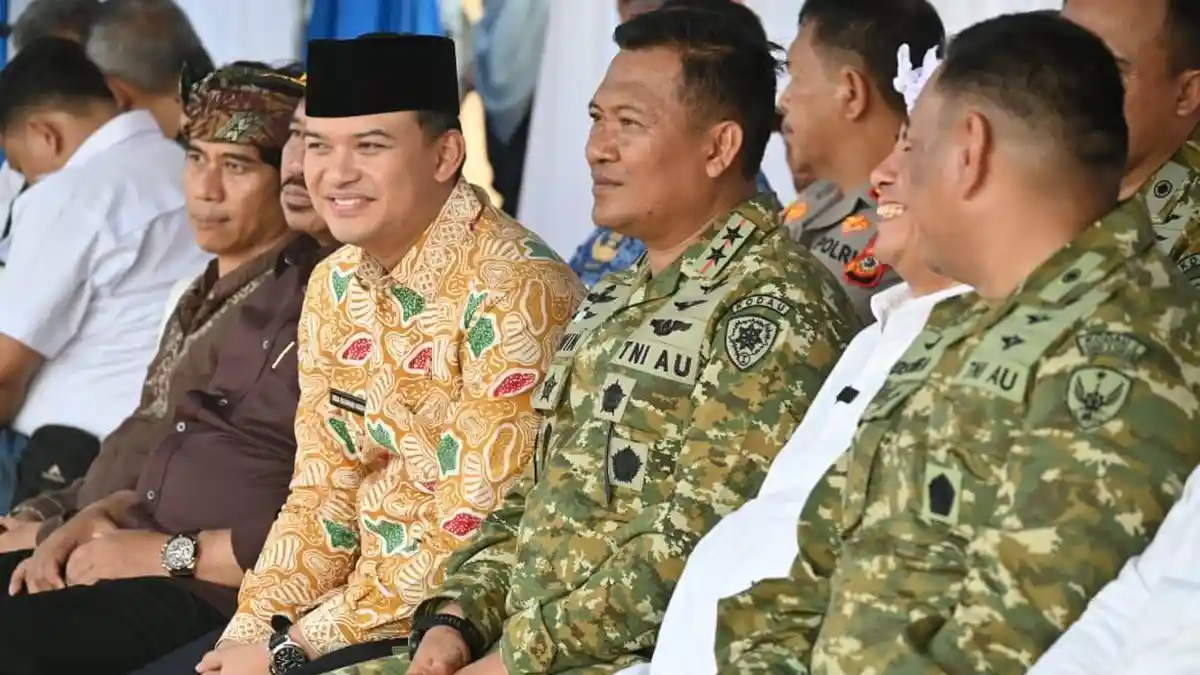 Dena Muhammad Ramdhan panen tebu majalengka