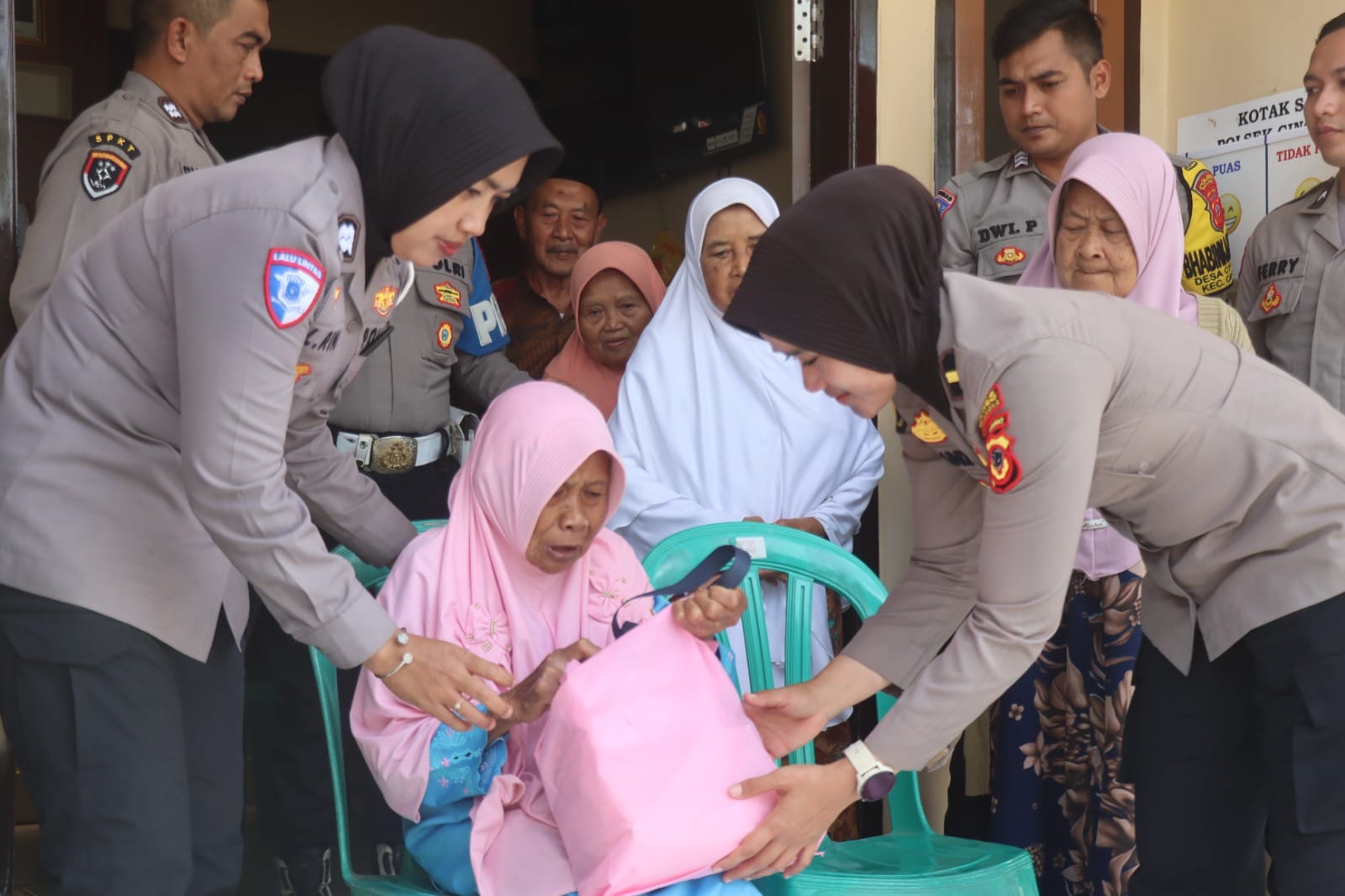 Kapolres majaelngka salurkan bantuan