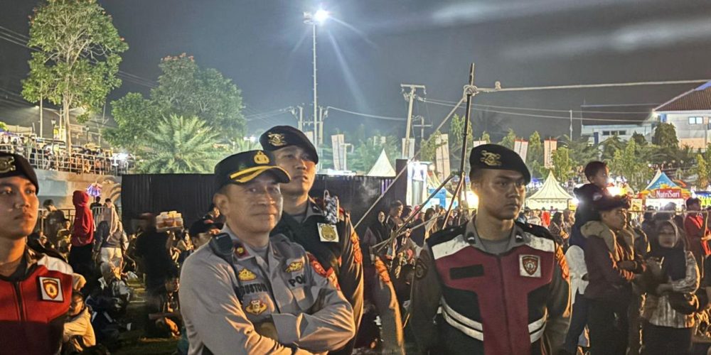 Polres Majalengka menggelar pengamanan kegiatan Karnaval SCTV di Lapangan GGM Kabupaten Majalengka, pada Sabtu malam